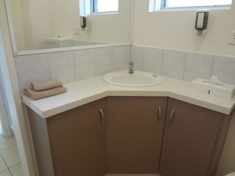 Adina Place Motel Apartments - Accommodation Burleigh 39