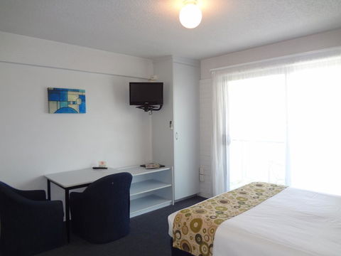 Adina Place Motel Apartments - Accommodation Burleigh 36