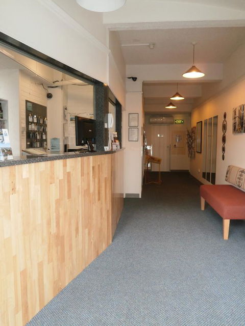 Adina Place Motel Apartments - Accommodation Burleigh 21