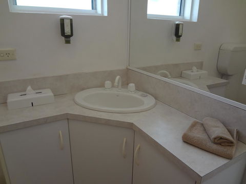 Adina Place Motel Apartments - Accommodation Burleigh 31