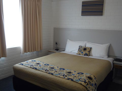 Adina Place Motel Apartments - Accommodation Burleigh 35
