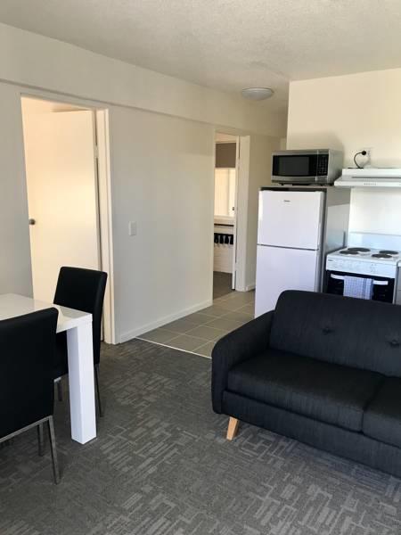 Adina Place Motel Apartments - Accommodation Burleigh 12
