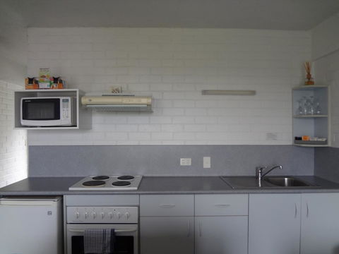 Adina Place Motel Apartments - Accommodation Burleigh 26