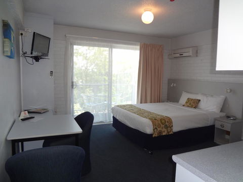 Adina Place Motel Apartments - Accommodation Burleigh 30