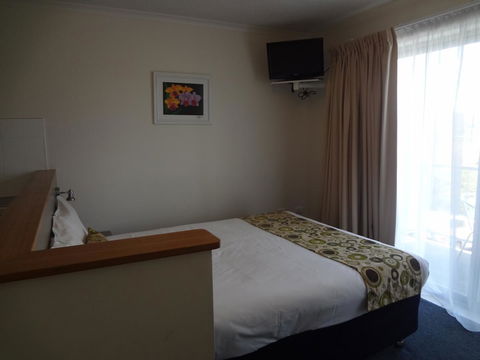 Adina Place Motel Apartments - Accommodation Burleigh 33