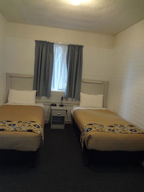 Adina Place Motel Apartments - Accommodation Burleigh 29