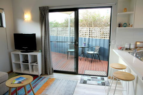 Kingston Beach-House Retreat - Accommodation Burleigh 2