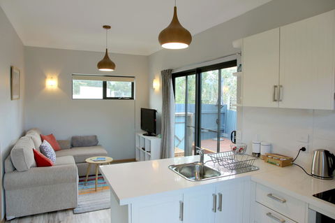 Kingston Beach-House Retreat - Accommodation Burleigh 8