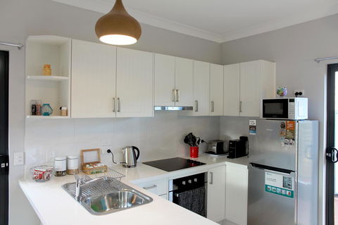 Kingston Beach-House Retreat - Accommodation Burleigh 9