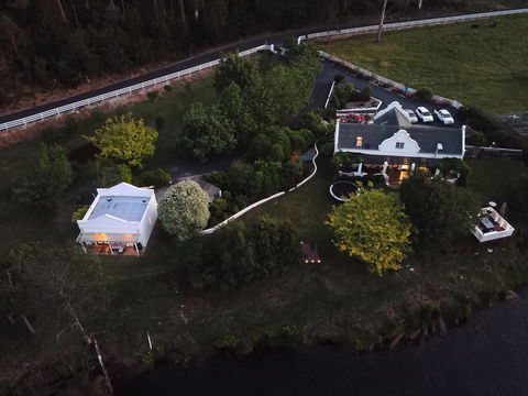 Forth River Cottage - Accommodation Burleigh 2