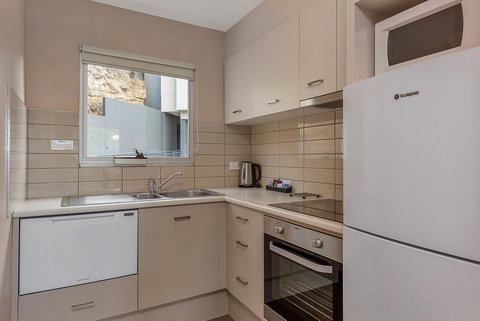 Bay View Villas - Accommodation Burleigh 5