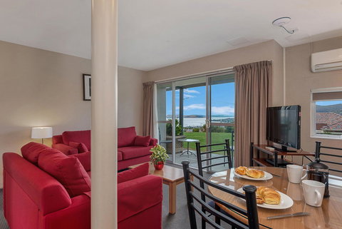 Bay View Villas - Accommodation Burleigh 38