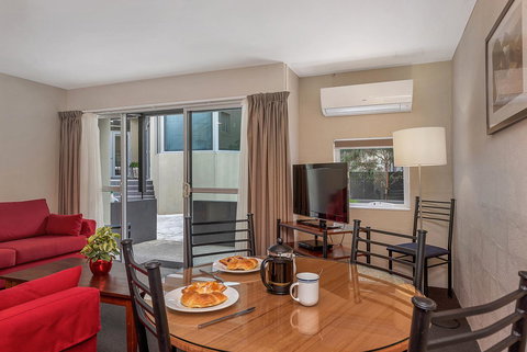 Bay View Villas - Accommodation Burleigh 29