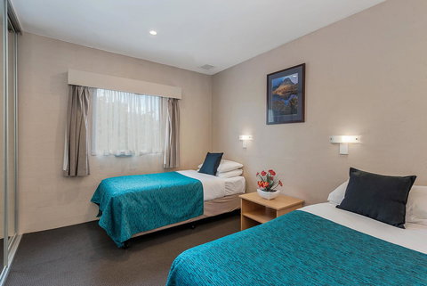 Bay View Villas - Accommodation Burleigh 2