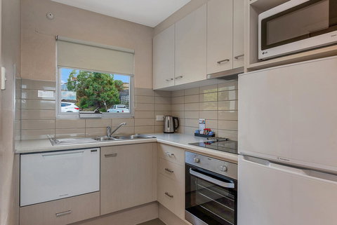 Bay View Villas - Accommodation Burleigh 35