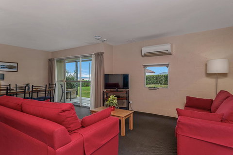 Bay View Villas - Accommodation Burleigh 7