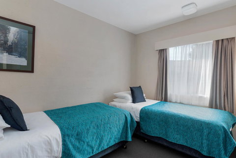 Bay View Villas - Accommodation Burleigh 40