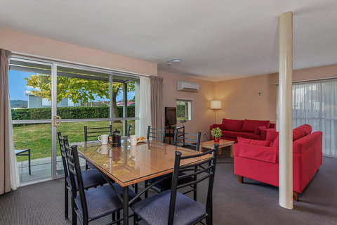 Bay View Villas - Accommodation Burleigh 10