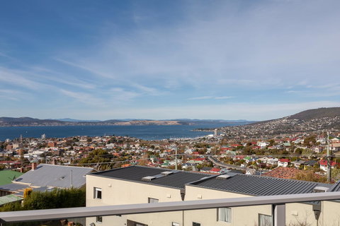 Bay View Villas - Accommodation Burleigh 14