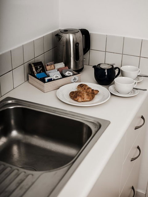Salamanca Suites - Accommodation Burleigh 4