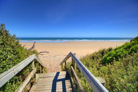Amare Beachside Luxury - Accommodation Burleigh 24