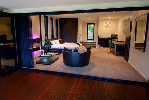 Amare Beachside Luxury - Accommodation Burleigh 18