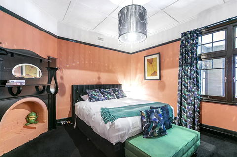 Insomnia On Elizabeth - Accommodation Burleigh 2