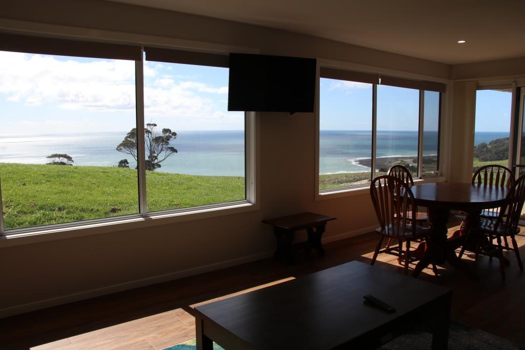 Camena TAS Accommodation Burleigh