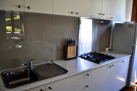 Belton Apartments-Hedge Cottage - Accommodation Burleigh 18
