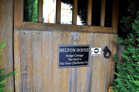 Belton Apartments-Hedge Cottage - Accommodation Burleigh 21