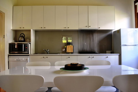 Belton Apartments-Hedge Cottage - Accommodation Burleigh 1