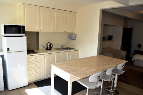 Belton Apartments-Hedge Cottage - Accommodation Burleigh 9