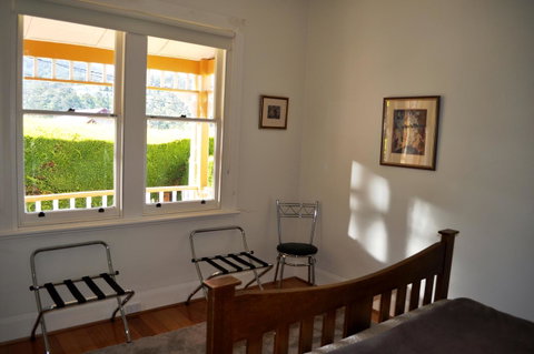 Belton Apartments-Hedge Cottage - Accommodation Burleigh 22