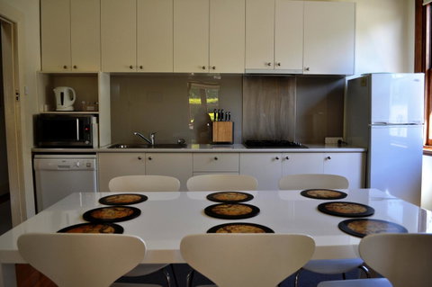 Belton Apartments-Hedge Cottage - Accommodation Burleigh 12