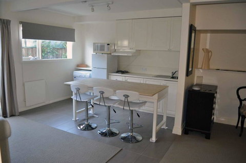 Belton Apartments-Hedge Cottage - Accommodation Burleigh 32