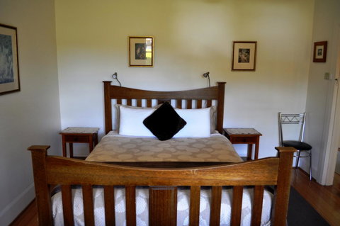 Belton Apartments-Hedge Cottage - Accommodation Burleigh 23