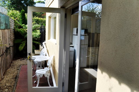 Belton Apartments-Hedge Cottage - Accommodation Burleigh 7