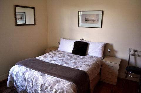 Belton Apartments-Hedge Cottage - Accommodation Burleigh 11