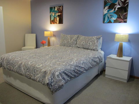 Elm Trees Accommodation @ Ross - Accommodation Burleigh 0