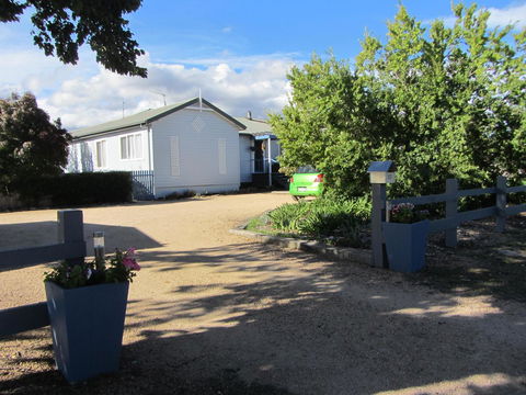 Elm Trees Accommodation @ Ross - Accommodation Burleigh 1