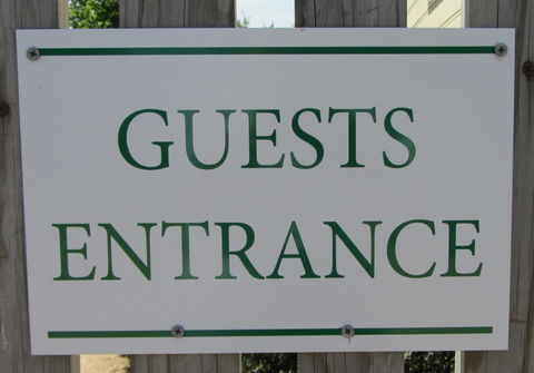 Elm Trees Accommodation @ Ross - Accommodation Burleigh 8