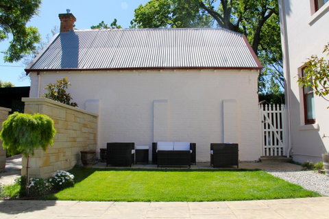 Old Bishop\'s Quarters Heritage, Modern & Unique Accommodation - Accommodation Burleigh 14
