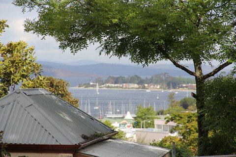 Old Bishop\'s Quarters Heritage, Modern & Unique Accommodation - Accommodation Burleigh 9