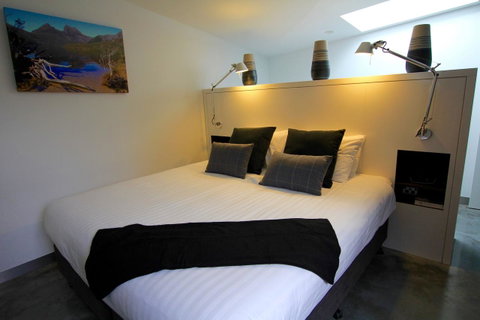 Old Bishop\'s Quarters Heritage, Modern & Unique Accommodation - Accommodation Burleigh 2