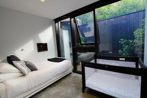 Old Bishop\'s Quarters Heritage, Modern & Unique Accommodation - Accommodation Burleigh 1