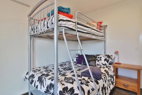 Seymour Waves - Accommodation Burleigh 9