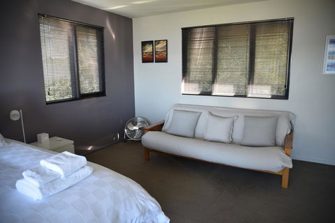 Studioat10 - Accommodation Burleigh 9