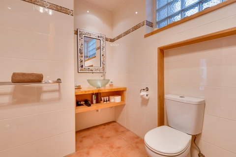 Maison Del Mar - Accommodation Burleigh 7