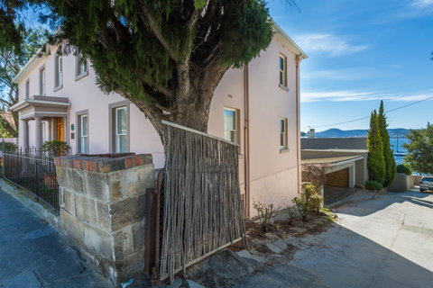 Maison Del Mar - Accommodation Burleigh 14
