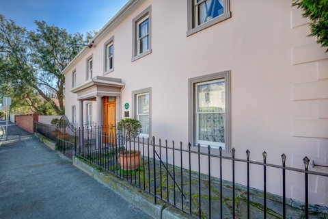 Maison Del Mar - Accommodation Burleigh 0